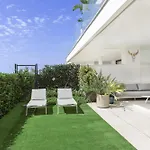 Exlusive Apartment With Garden In Higueron